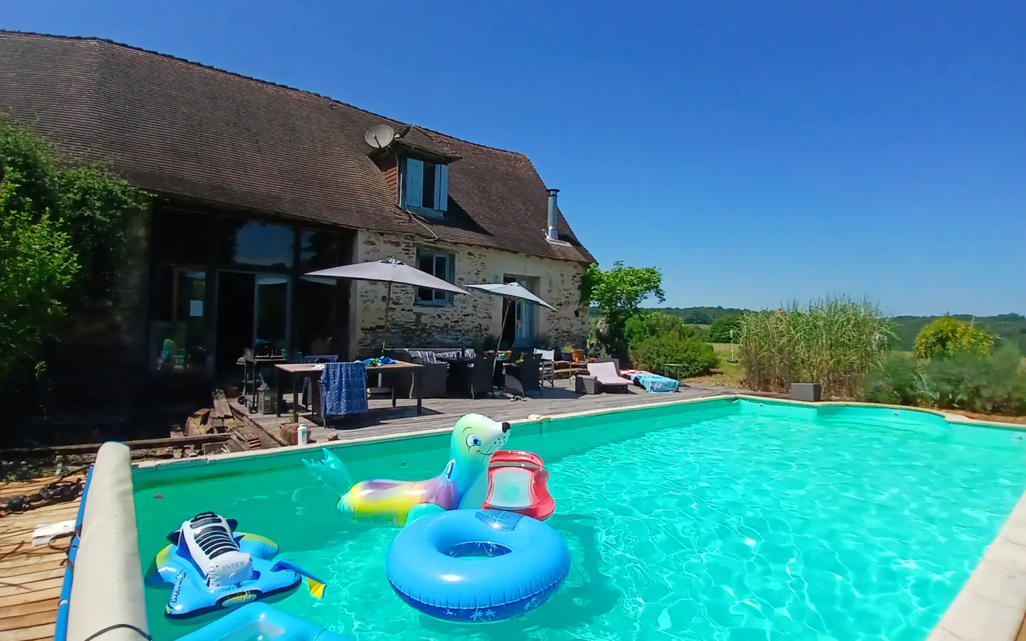 5-bedroom House In Jumilhac-le-grand, France (187 M²)