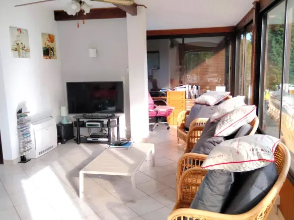 4-bedroom House In Val-de-bonnieure, France (170 M²)