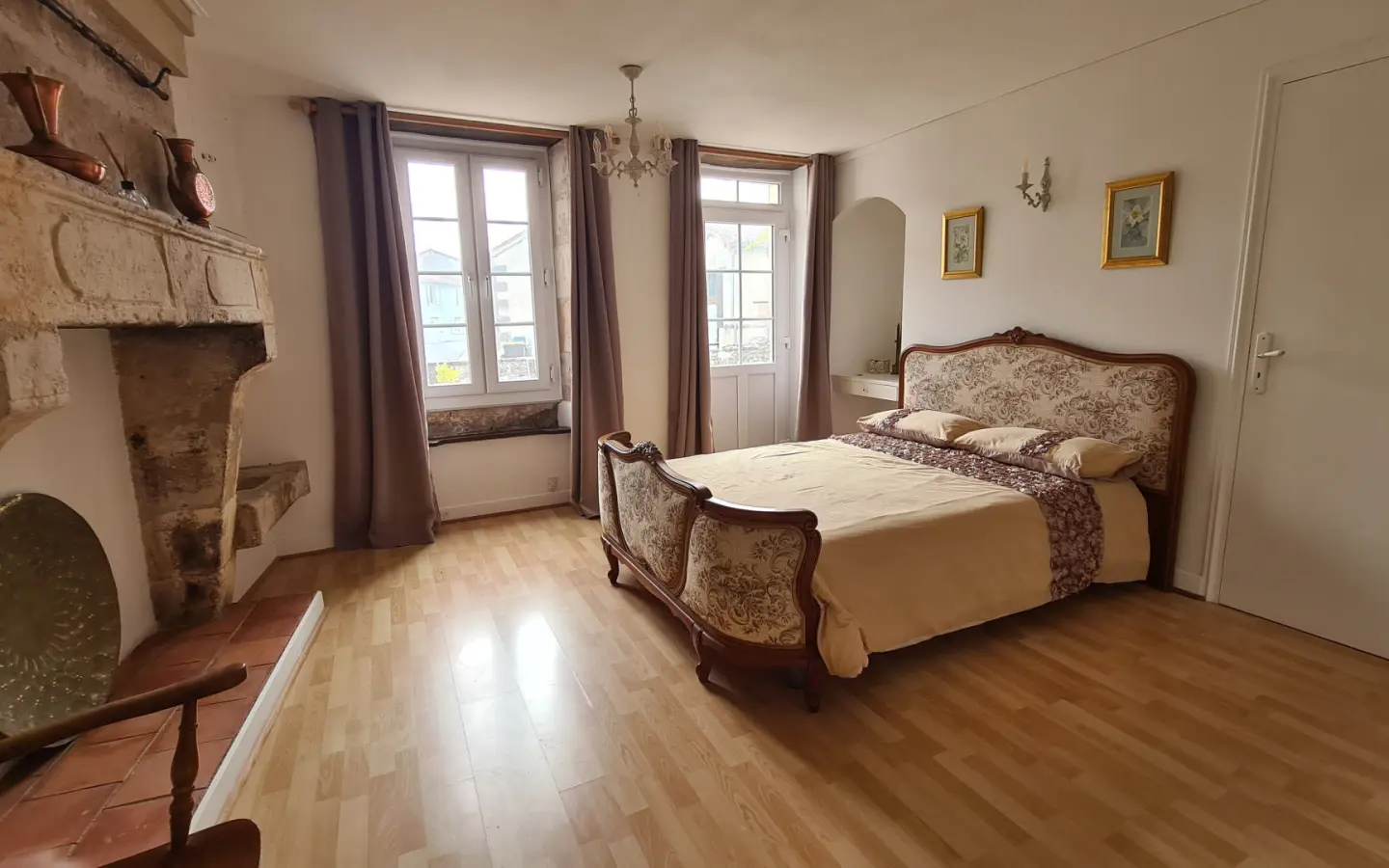 7-bedroom House In Saint-romain, France (198 M²)