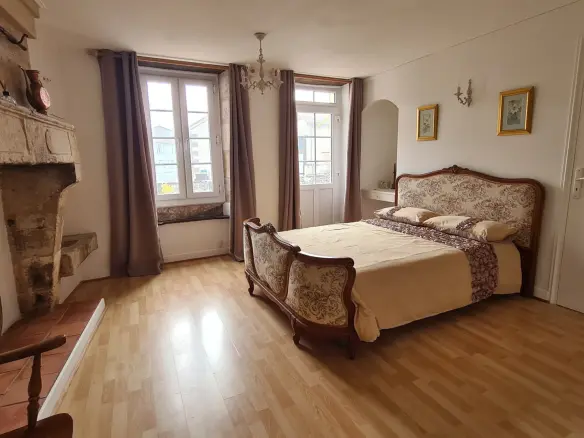7-bedroom House In Saint-romain, France (198 M²)