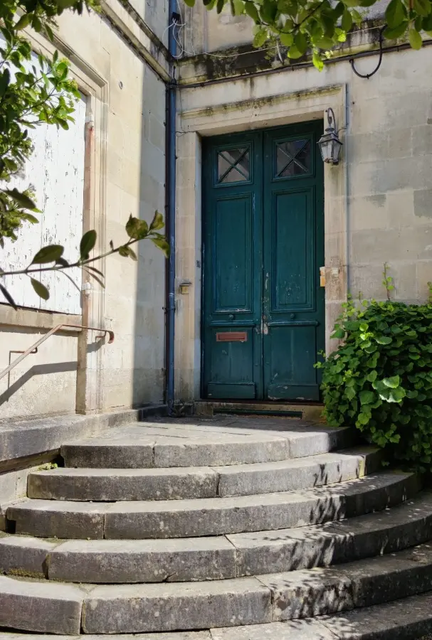 Maison De Maitre Of 7 Bedrooms With Garden, Garage, And River View In Saintes