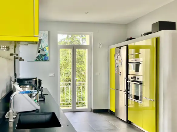 6-bedroom Town House In Carcassonne, France (220 M²)