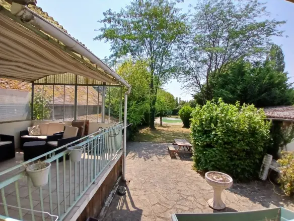 5-bedroom House In Saint-priest-les-fougeres, France (163 M²)