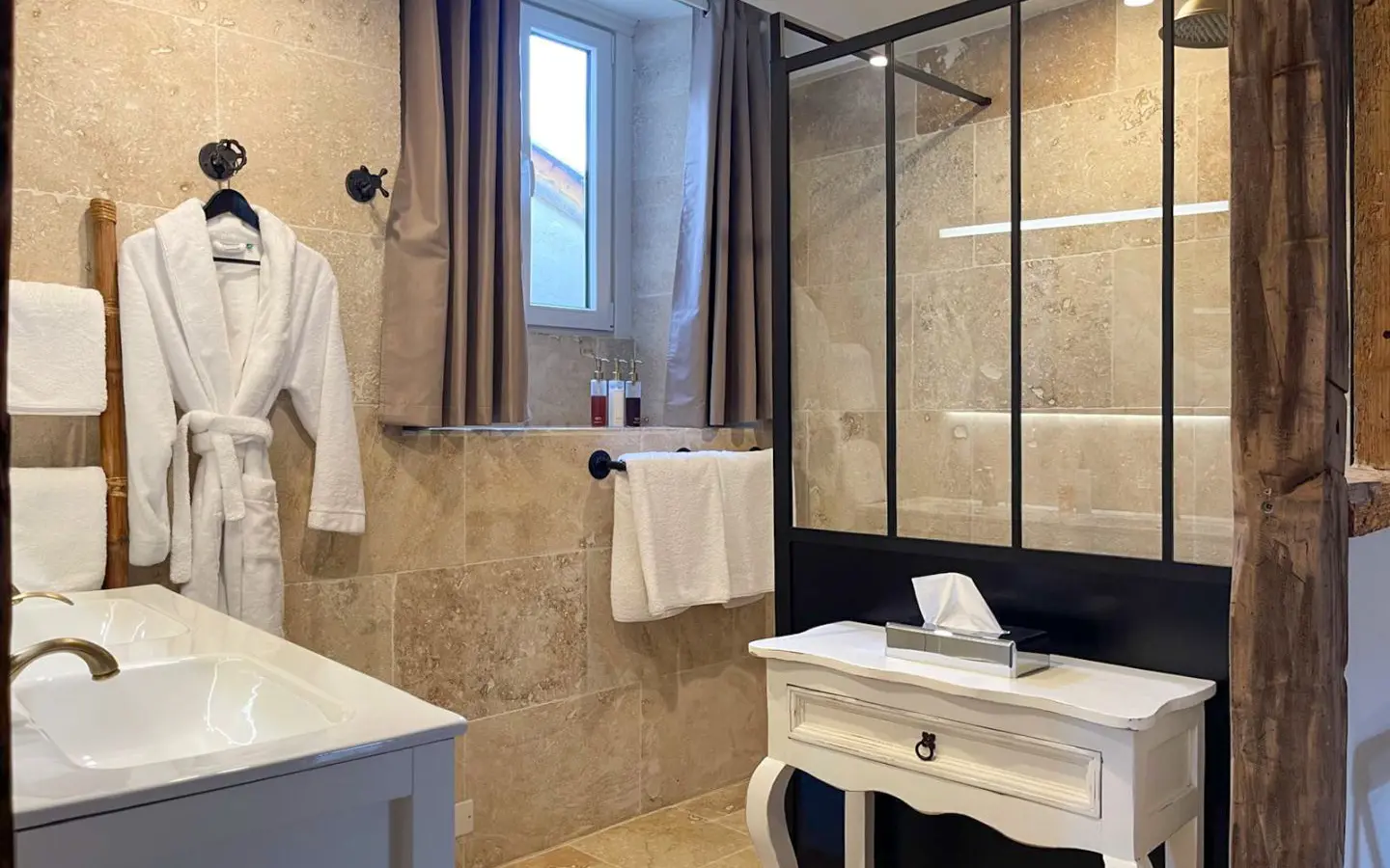 Input: “piso En Venta En Barcelona, 120m2, Con Cocina Equipada Y 3 Habitaciones”
Output: Apartment Of 120 M² With Equipped Kitchen And 3 Bedrooms In Barcelona