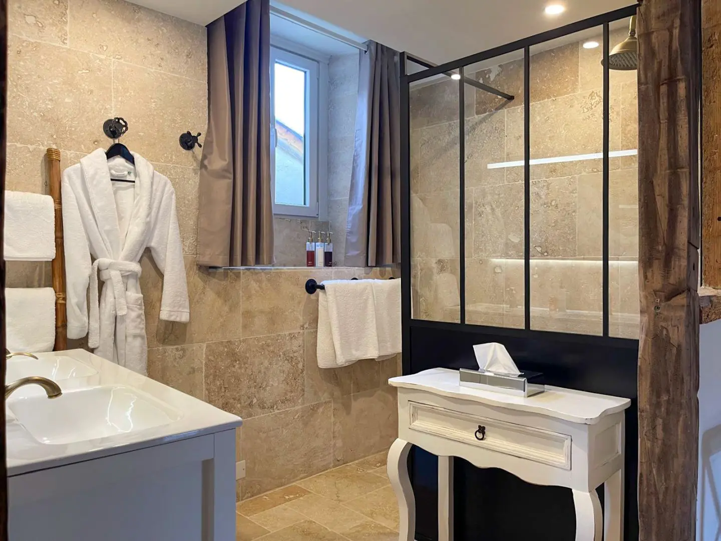 Input: “piso En Venta En Barcelona, 120m2, Con Cocina Equipada Y 3 Habitaciones”
Output: Apartment Of 120 M² With Equipped Kitchen And 3 Bedrooms In Barcelona