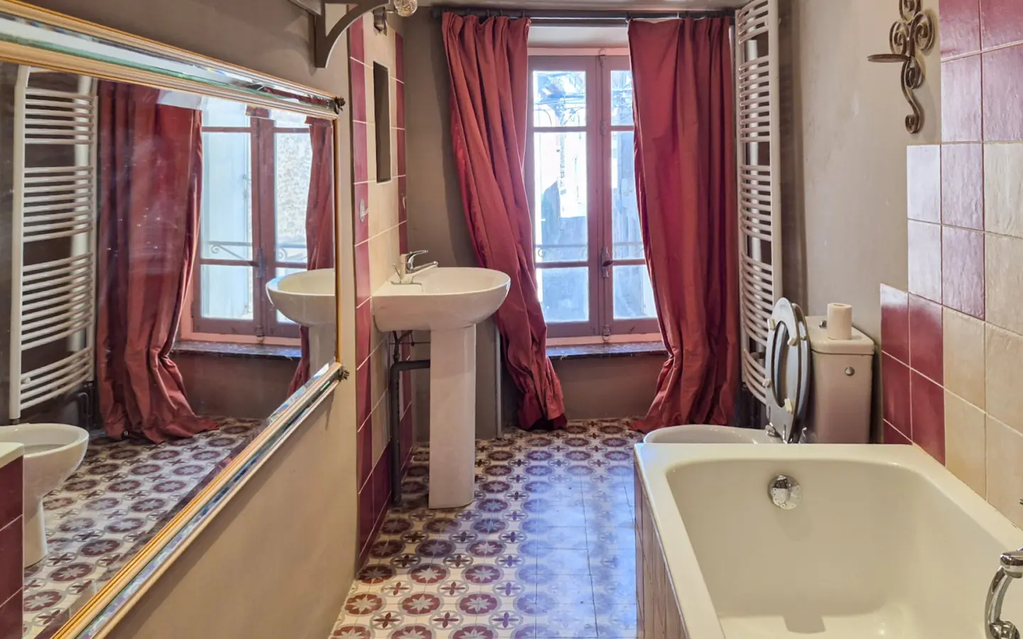 6-bedroom Village House In Trausse, France (260 M²)