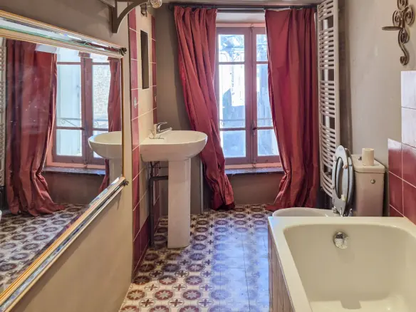 6-bedroom Village House In Trausse, France (260 M²)