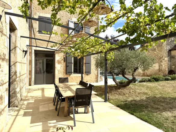 7-bedroom Maison De Maitre In Usson-du-poitou, France (287 M²)