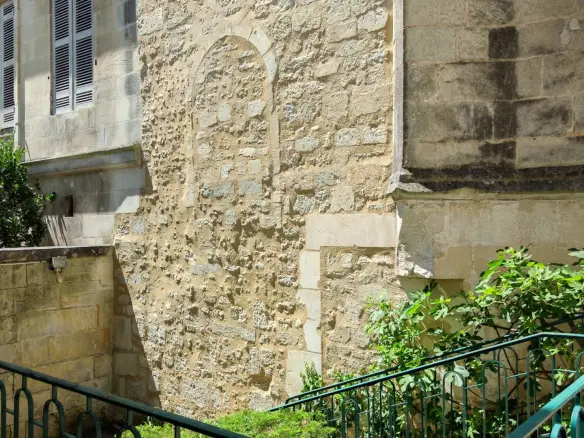 Maison De Maitre Of 7 Bedrooms With Garden, Garage, And River View In Saintes