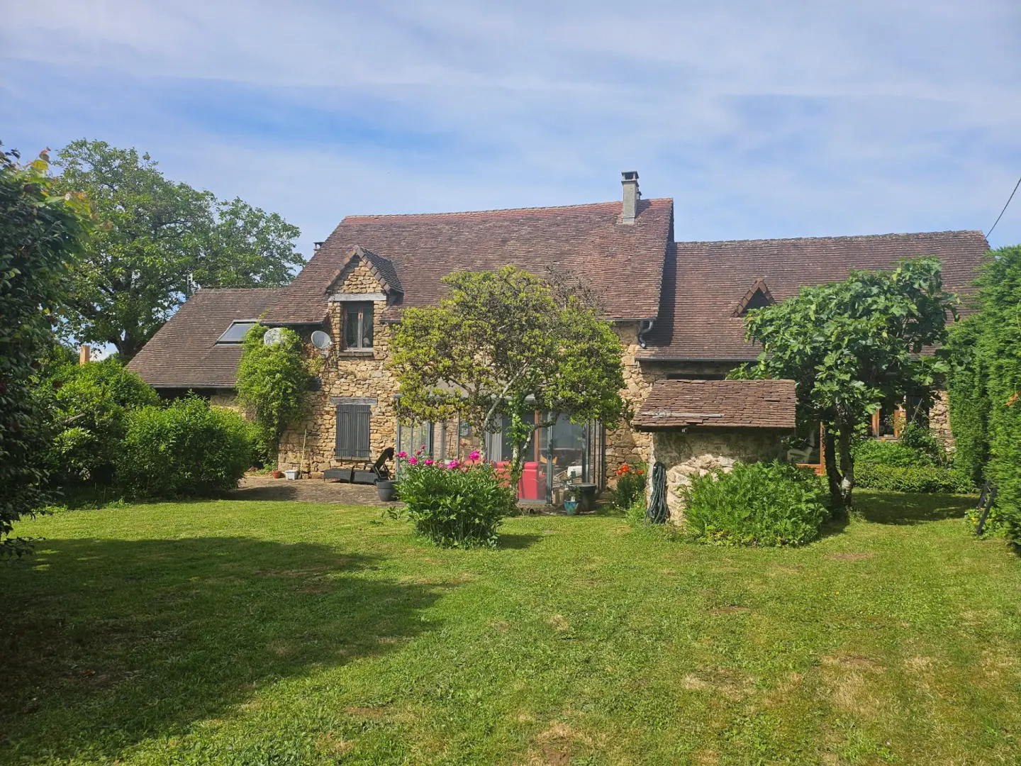 5-bedroom Country House In Saint-priest-les-fougeres, France (174 M²)