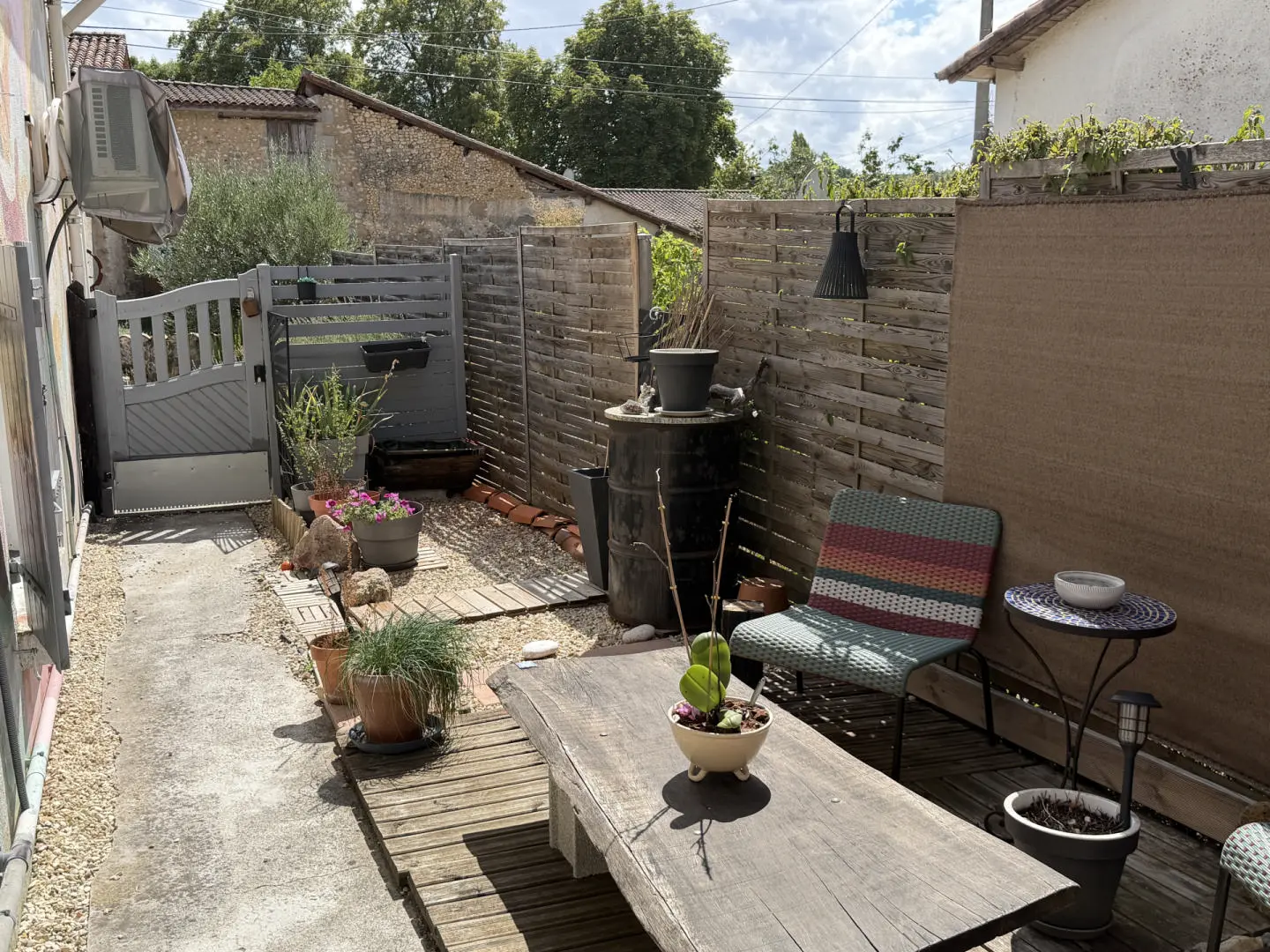 2-bedroom House In Rioux-martin, France (86 M²)