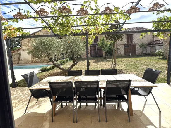 7-bedroom Maison De Maitre In Usson-du-poitou, France (287 M²)