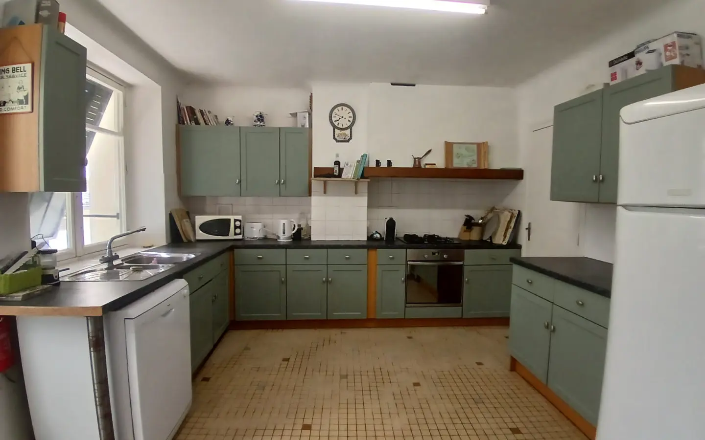 5-bedroom House In Saint-priest-les-fougeres, France (163 M²)