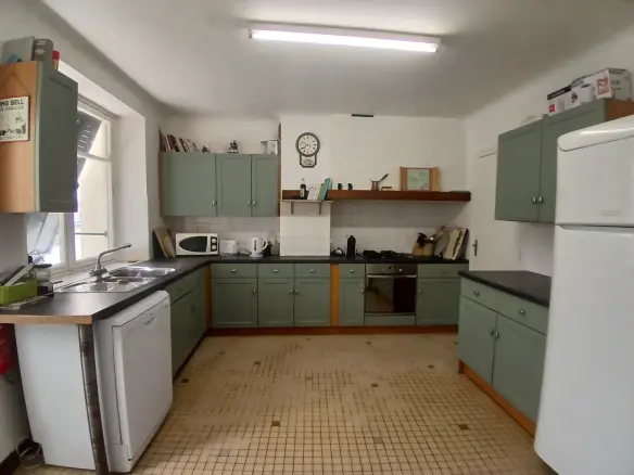 5-bedroom House In Saint-priest-les-fougeres, France (163 M²)