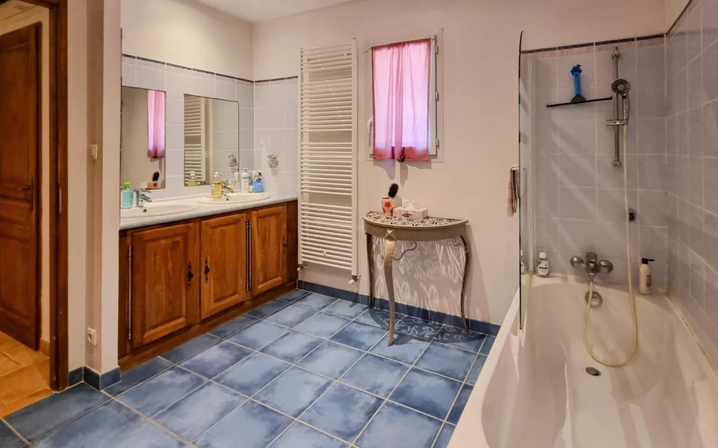 4 Bedroom Villa In Montlegun, Carcassonne With Garden Views