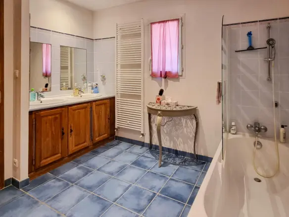 4 Bedroom Villa In Montlegun, Carcassonne With Garden Views