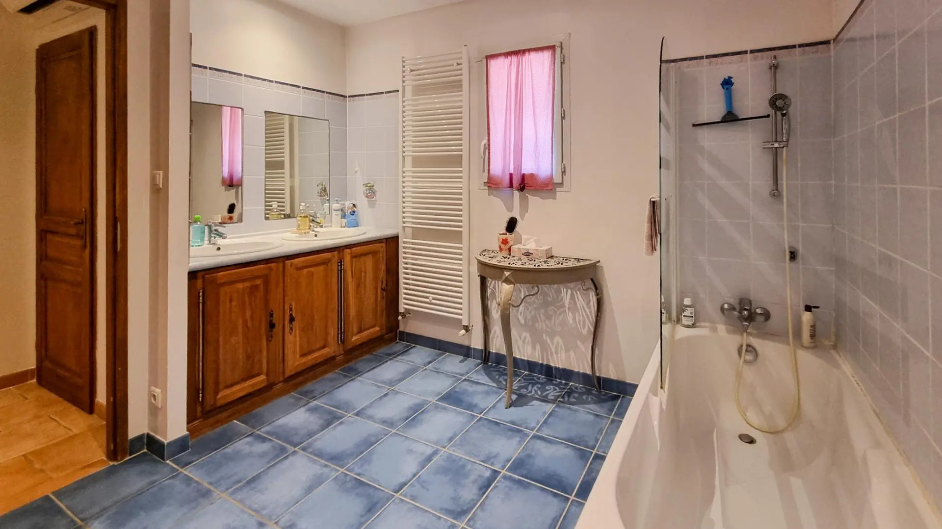 4 Bedroom Villa In Montlegun, Carcassonne With Garden Views