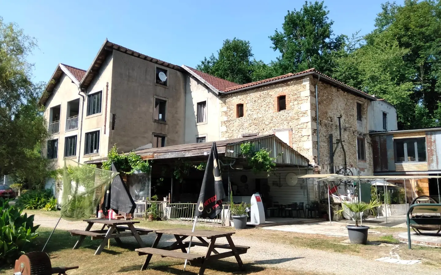2-bedroom House In Saint-junien, France (173 M²)