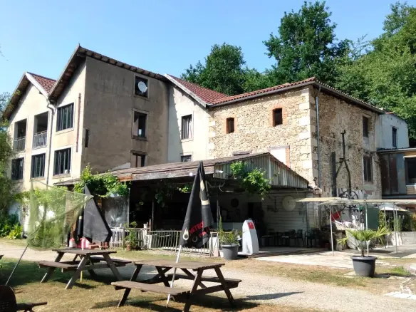 2-bedroom House In Saint-junien, France (173 M²)