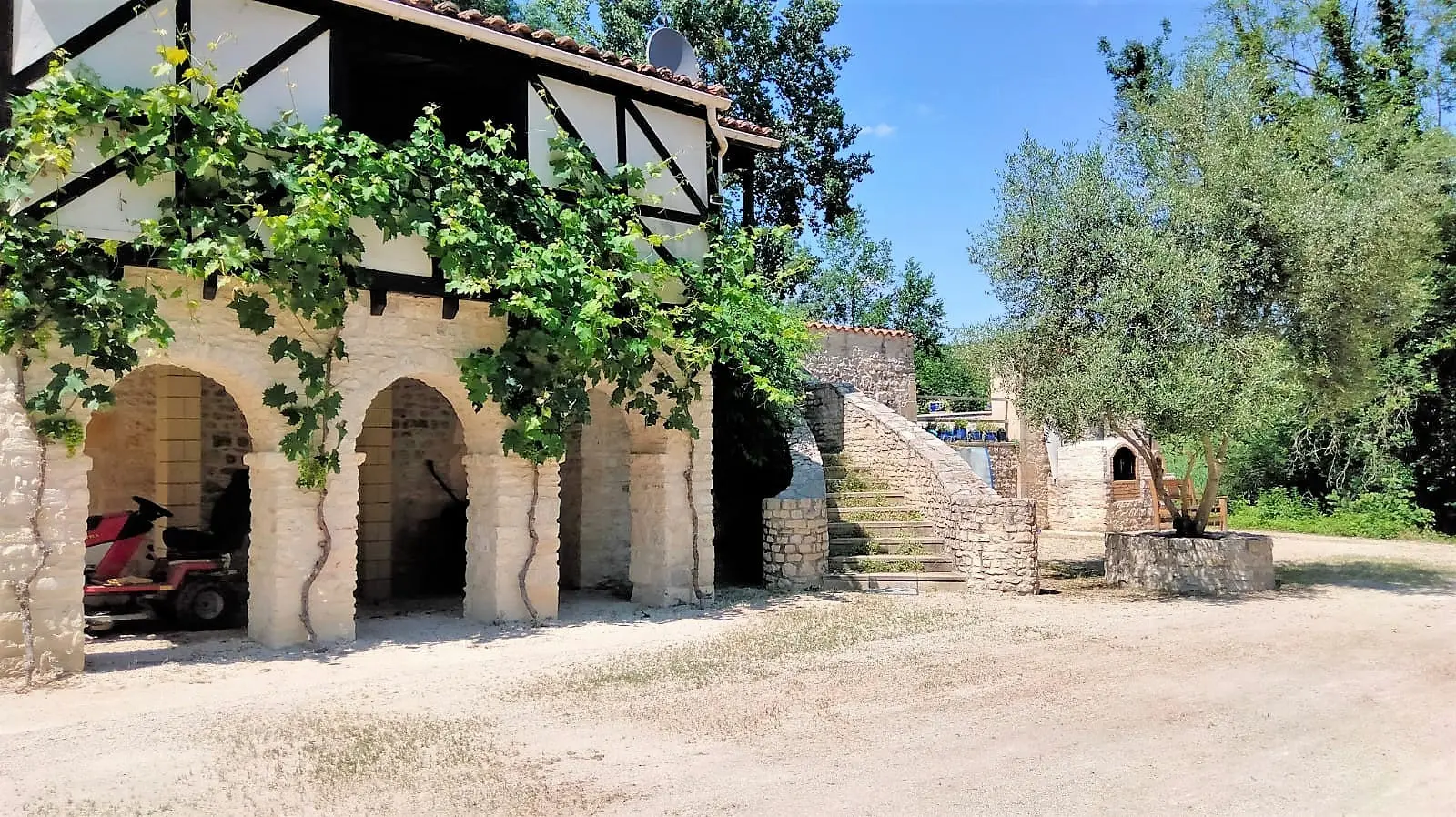 Stone Mill And Barn Of 200 M² With Pool Near Mansle