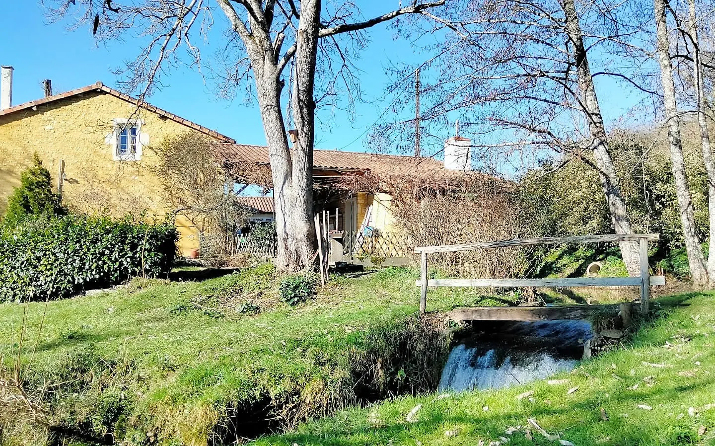 Watermill Of 80000 M² With Stream, Lake, Waterfall, Woodland, Guest House In Charente