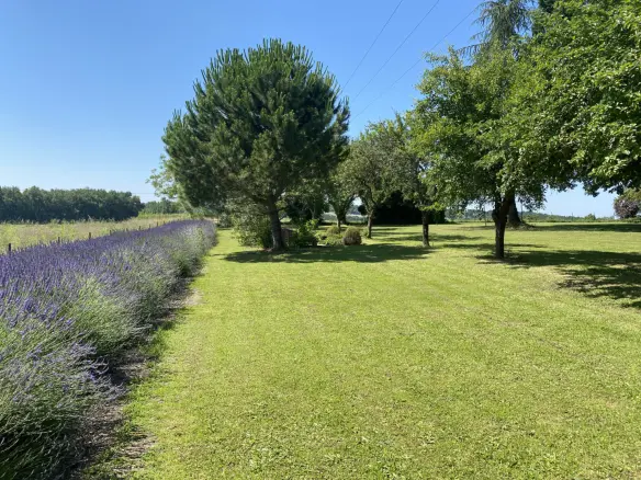 4-bedroom Country House In Bellon, France (161 M²)