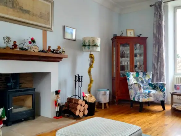 3-bedroom Village House In Lorigne, France (161 M²)