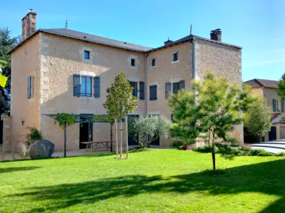 Maison De Maître Of 7 Bedrooms With 7 Bathrooms, Pool, Stone Outbuildings, And Barns In Walk To Shops And Restaurants