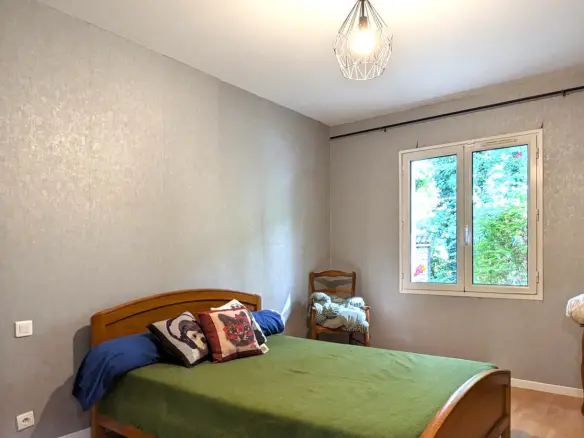 House Of 43 M² With 5 Bedrooms, Pool, Covered Terrace In Woodland Lodge, Nr Angoulême