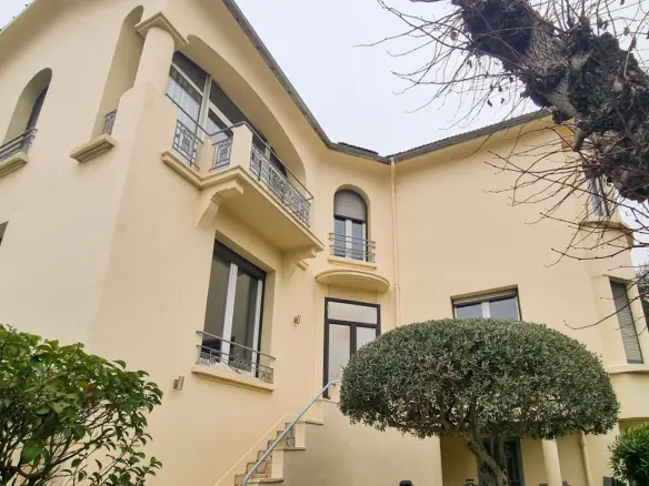 6-bedroom Town House In Carcassonne, France (220 M²)