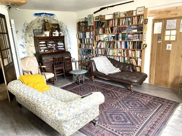 Character 4-bedroom Property Of 200 M² With Garden, Folly In Confolens