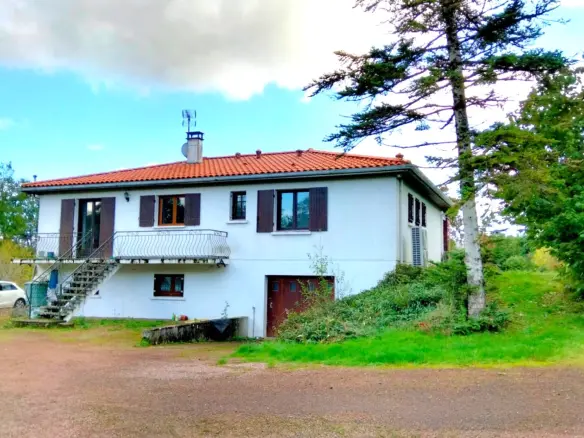 4-bedroom House In Val-de-bonnieure, France (170 M²)