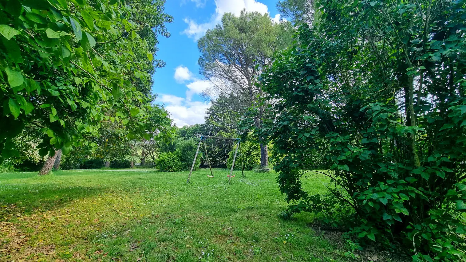 Spacious Countryside Residence With Pyrenean Views, Outbuildings, And Development Potential – Between Fanjeaux And Mirepoix