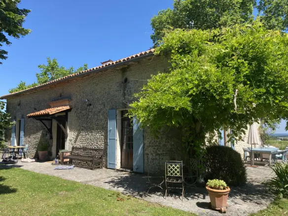 4-bedroom Country House In Bellon, France (161 M²)