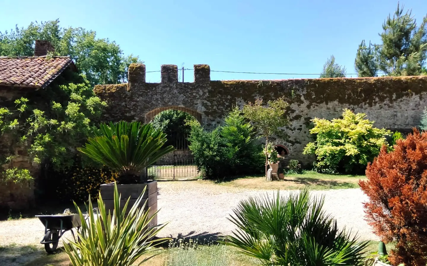 Historic Estate 15th Century, Revenue Potential, Guest Cottages, Outbuildings, 2.8 Ha