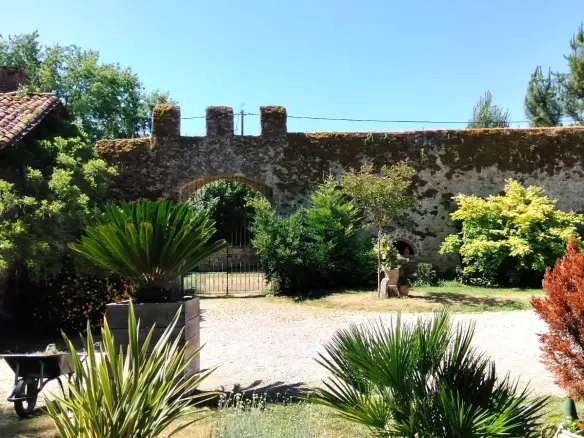 Historic Estate 15th Century, Revenue Potential, Guest Cottages, Outbuildings, 2.8 Ha