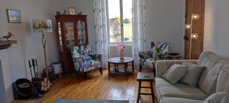 3-bedroom Village House In Lorigne, France (161 M²)