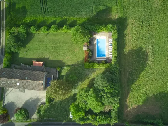 5-bedroom Country House In Lorigne, France (287 M²)