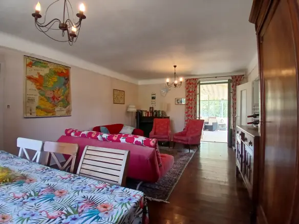 5-bedroom House In Saint-priest-les-fougeres, France (163 M²)