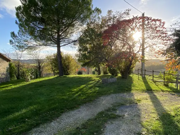 4-bedroom Country House In Montmoreau, France (160 M²)