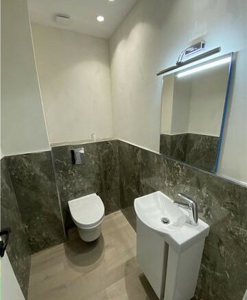 2 Bedroom Apartment For Sale. Victoriei Square Bucharest