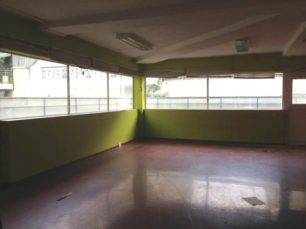 Building Of 688 M² In Athens