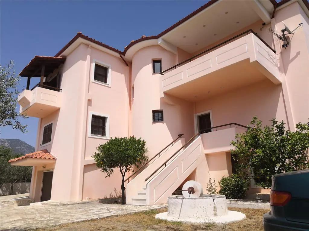 4-bedroom Detached House In Loutraki-perachora, Greece (376 M²)