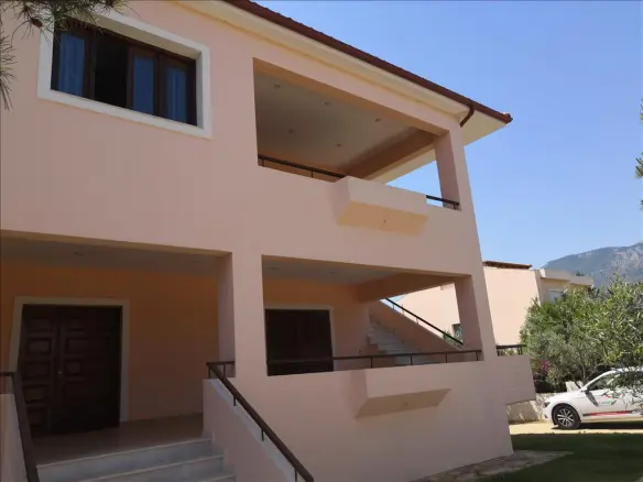 4-bedroom Detached House In Loutraki-perachora, Greece (376 M²)