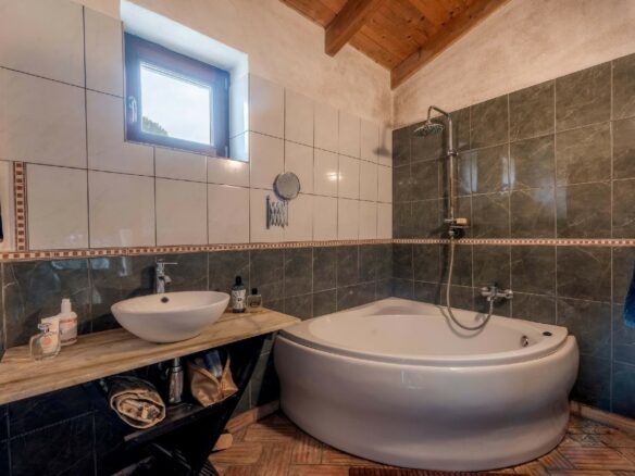Pre 1951 Off-grid Estate With 15 Hectares In The Algarve Countryside