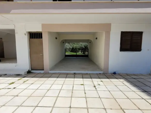2-bedroom Flat In Agios Georgios, Greece (70 M²)