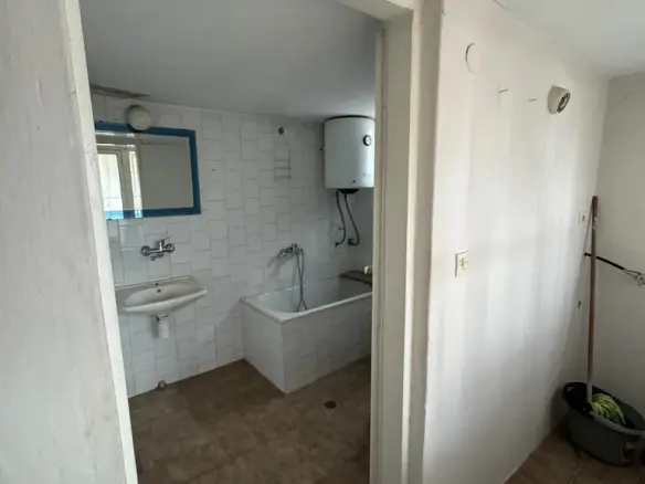 2-bedroom Detached House In Polichni, Greece (75 M²)