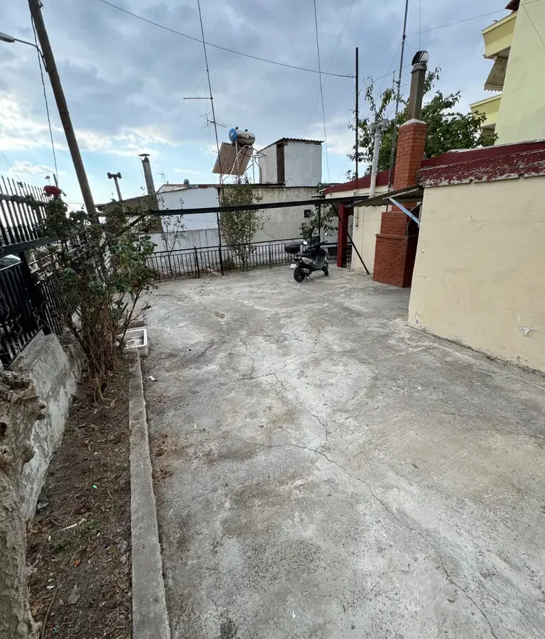 2-bedroom Detached House In Polichni, Greece (75 M²)