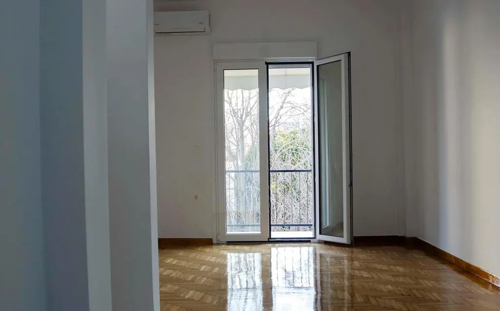 Flat Of 53 M² With No Features In Athens