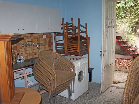 Business In Methoni, Greece (130 M²)
